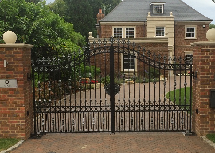 Nhung-quy-dinh-an-toan-khi-su-dung-cong-tu-dong-hien-nay